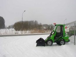 Avant Loader in Snow (CC Share and Share Alike)